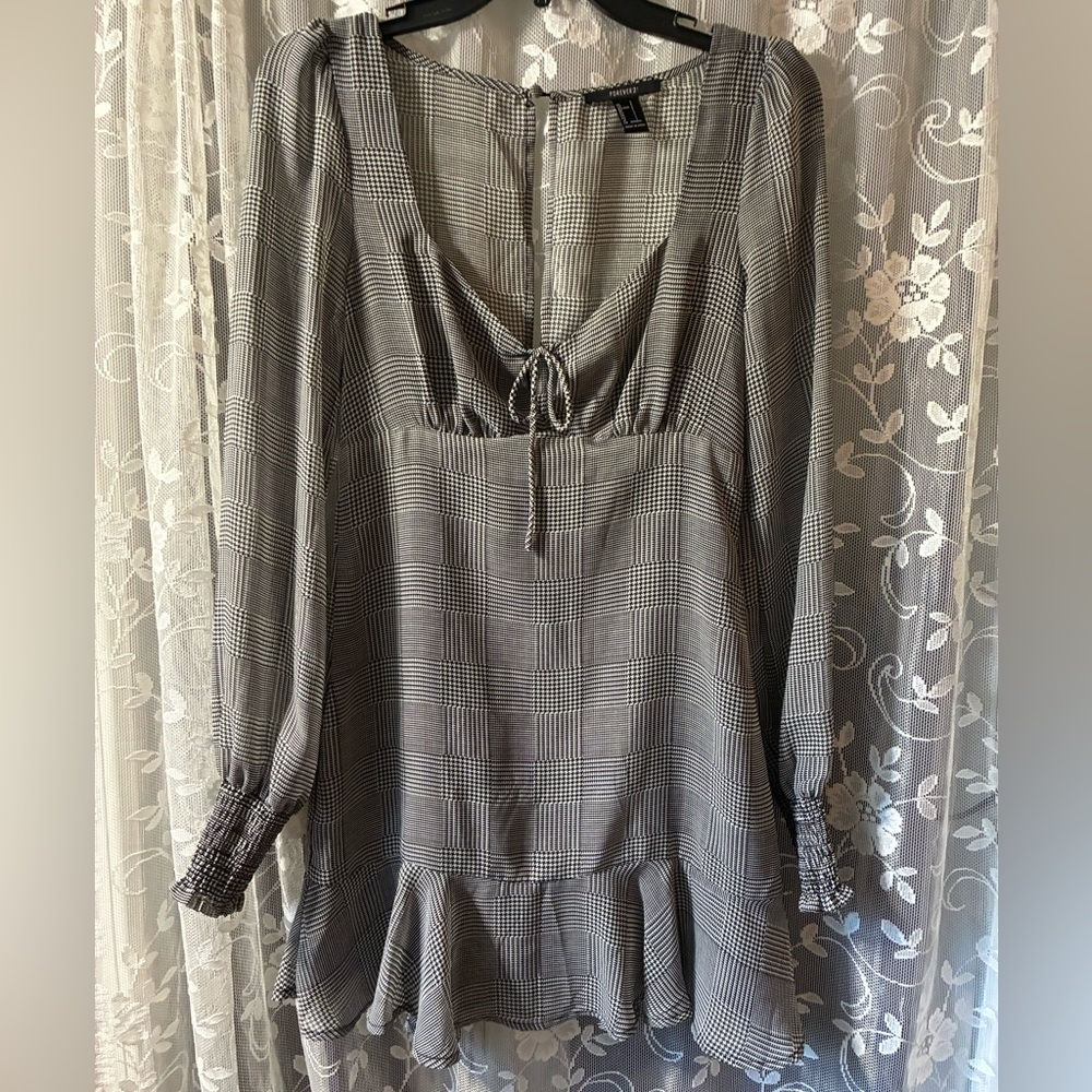 Forever 21 Black and White Plaid Long Sleeve Dress size medium
